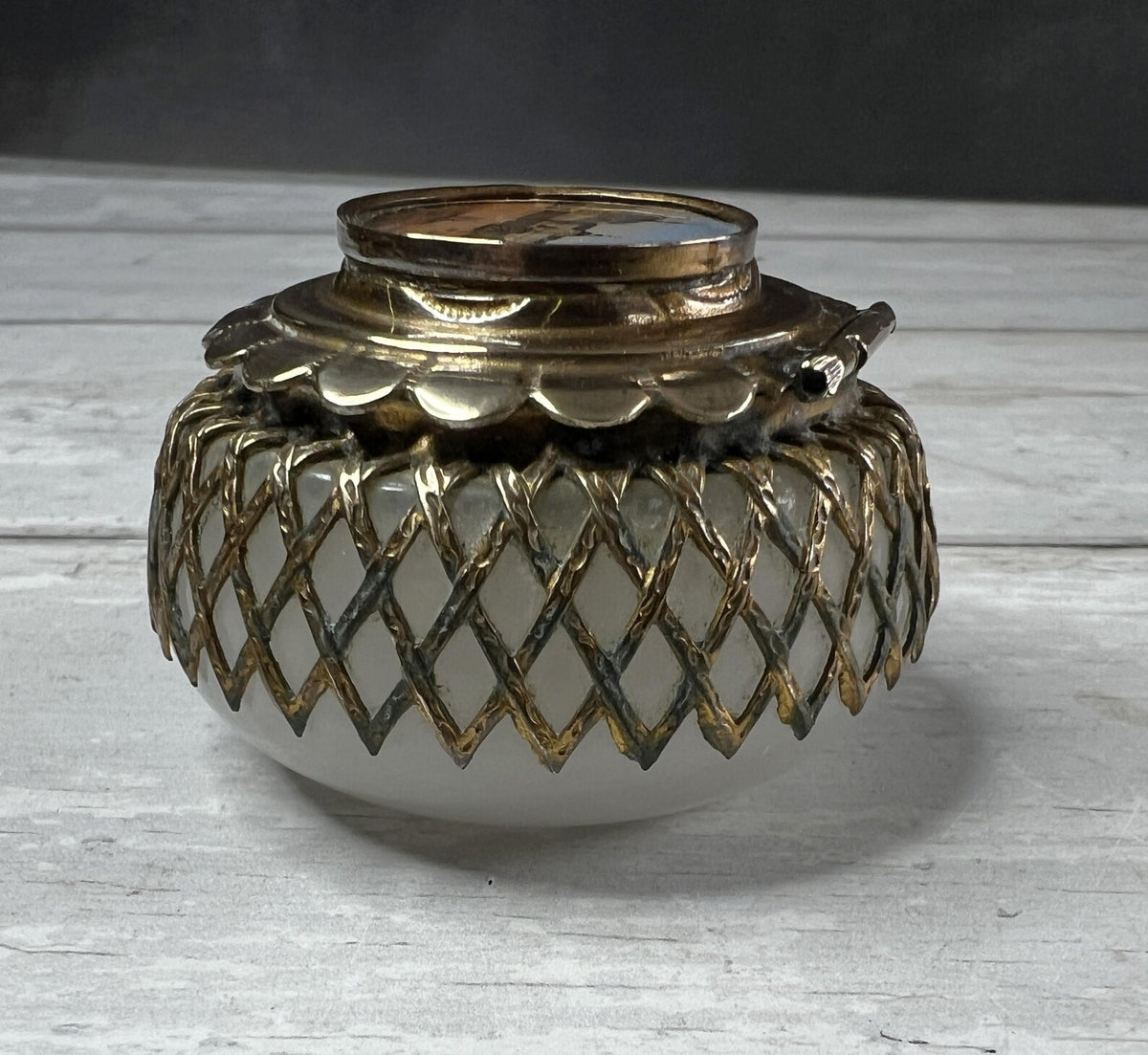 Antique Palais Royal Miniature White Opaline Round Box Palais de Justice Paris C 1840 AF