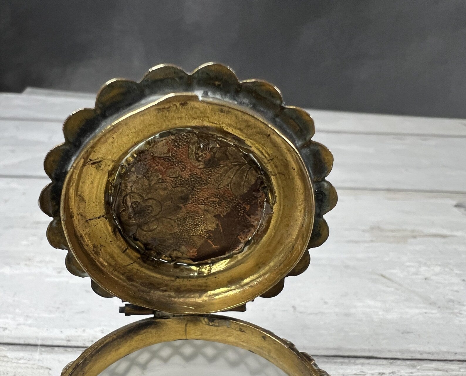 Antique Palais Royal Miniature White Opaline Round Box Palais de Justice Paris C 1840 AF