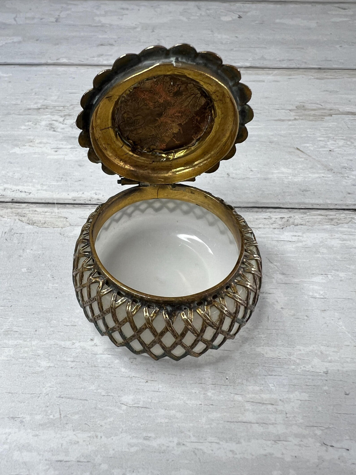Antique Palais Royal Miniature White Opaline Round Box Palais de Justice Paris C 1840 AF