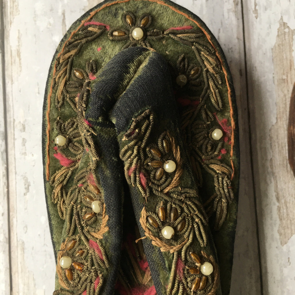 Vintage Ethnic Womens Shoes Wooden Sandals Velvet Embroidery