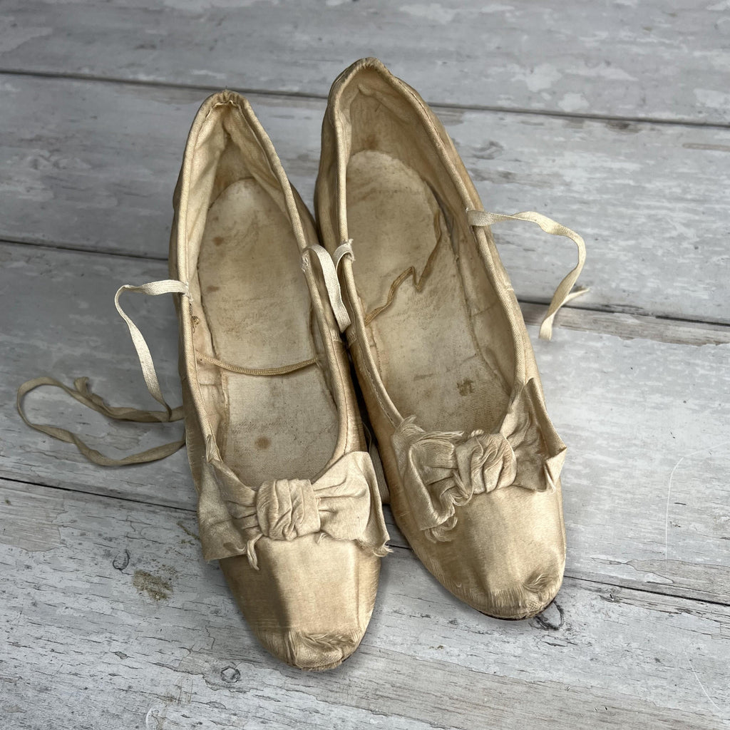 19th Century Victorian Girls Silk Wedding Shoes Louis Heel Circa 1880 AF